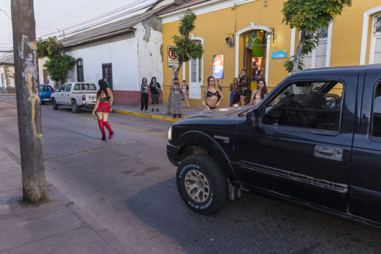 Imágenes de la apertura de proceso del laboratorio Gogoteo