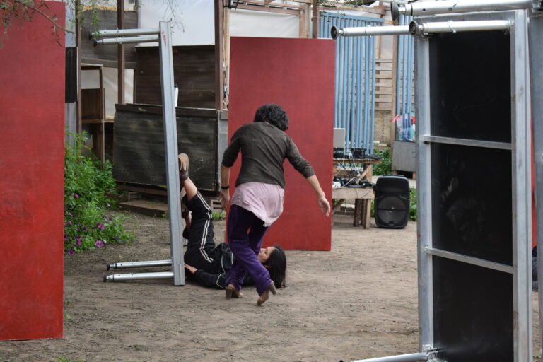 Imagen que muestra uno de los ensayos realizados por la residencia creativa