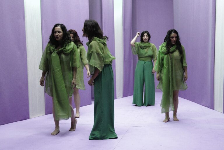 Fotografía de una de las escenas de la obra "Teresa Incontrolable"