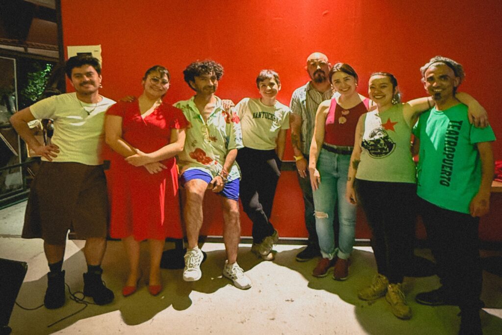 Fotografía post función de "STELLA TERRAL", con el nieto de Stella Díaz Varín