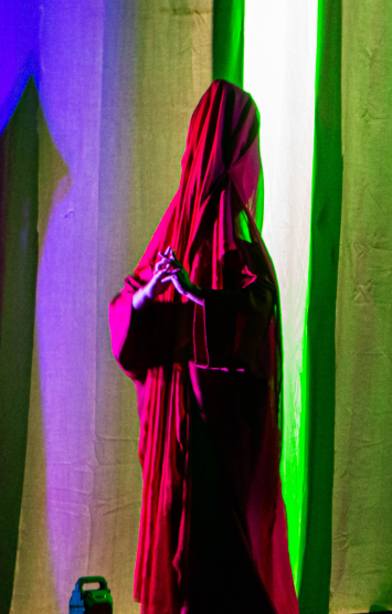 Fotografía de la obra "Teresa Incontrolable", en su presentación en el Teatro Municipal de Vicuña