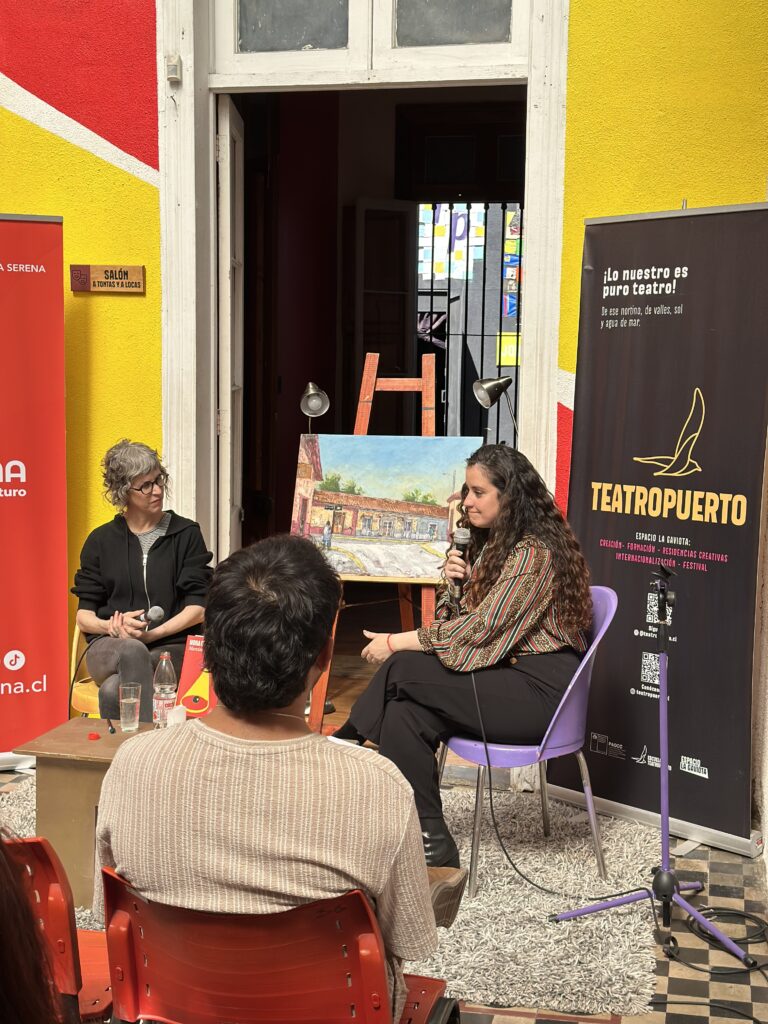 Fotografía de la charla realizada en Espacio La Gaviota con Nona Fernández