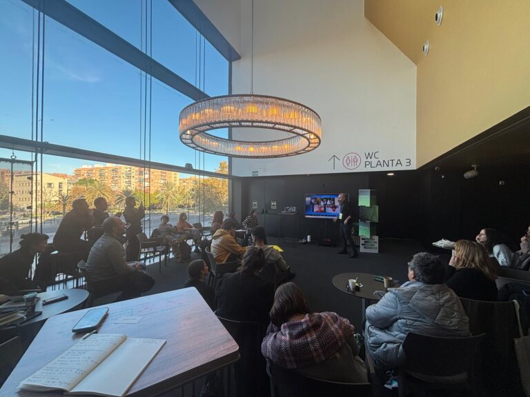 Fotografía de la participación via remota de la Compañía TeatroPuerto en el encuentro