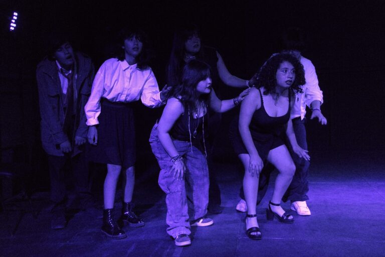 Fotografía de una de las escenas de la obra "Crónicas de Niebla"