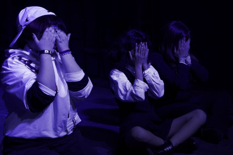 Fotografía de una de las escenas de la obra "Crónicas de Niebla"