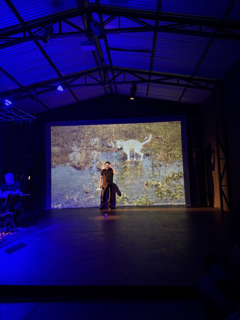 Fotografía de la obra "4200KM", presentada en Espacio La Gaviota