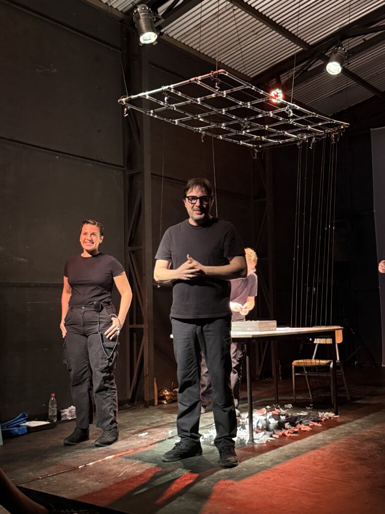 Fotografía de la obra de Teatro de lo Inestable, presentada en Espacio La Gaviota