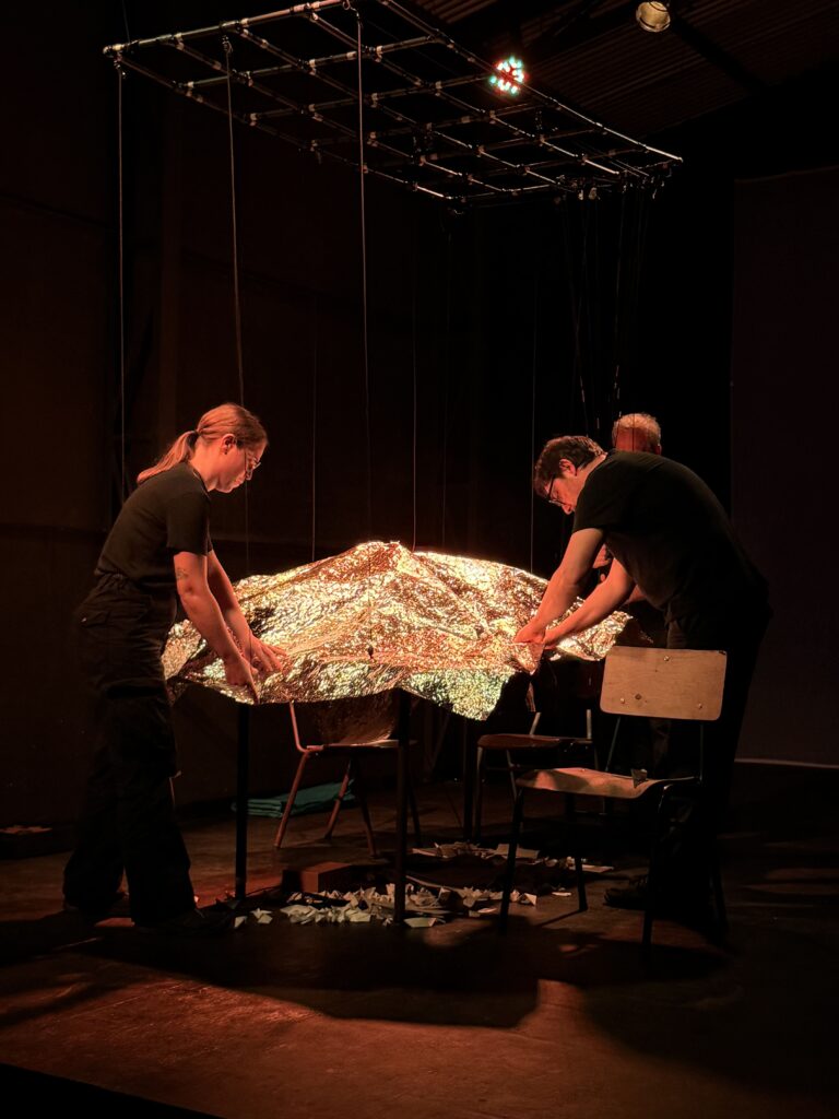 Fotografía de la obra de Teatro de lo Inestable, presentada en Espacio La Gaviota
