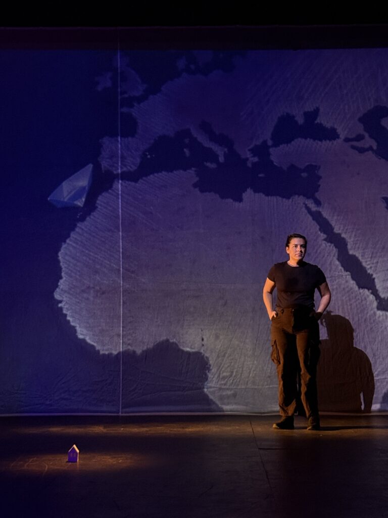 Fotografía de la obra "4200KM", presentada en Espacio La Gaviota