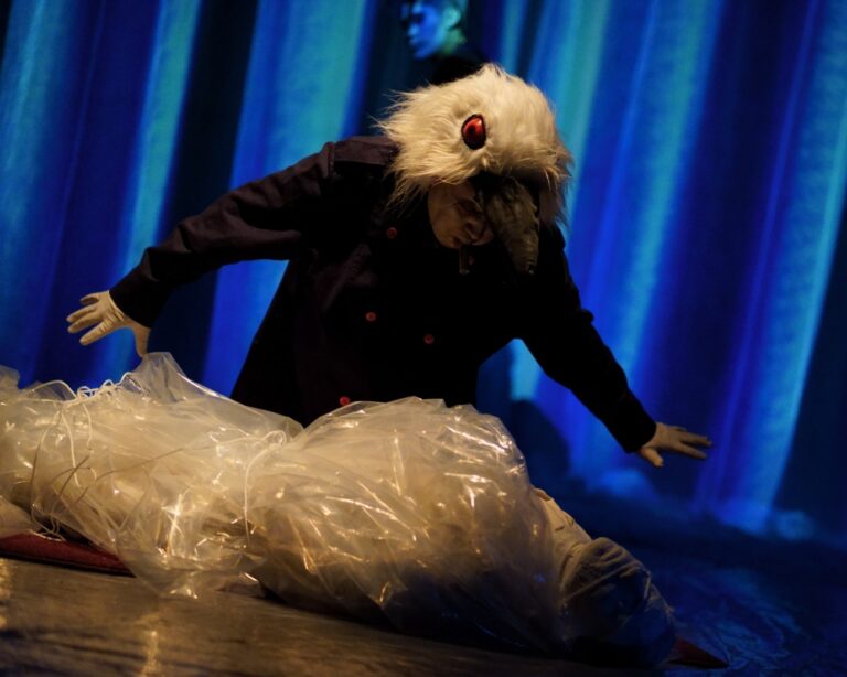 Fotografía del estreno de la obra del Colectivo Con-zumo Teatro en Espacio La Gaviota