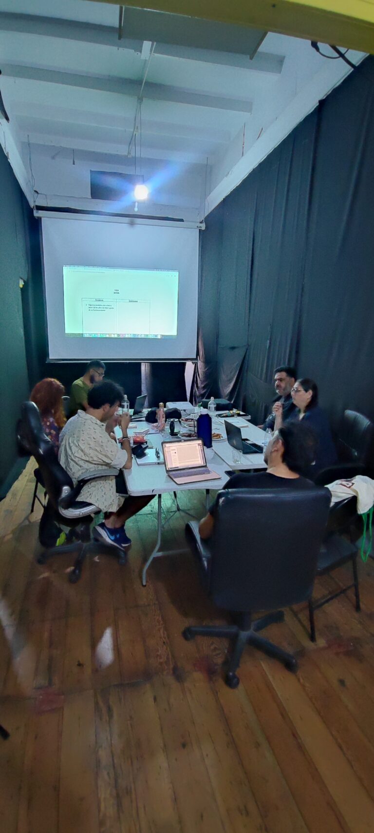 Fotografía del encuentro de la Red Escénica Norte en Espacio Akana, Iquique