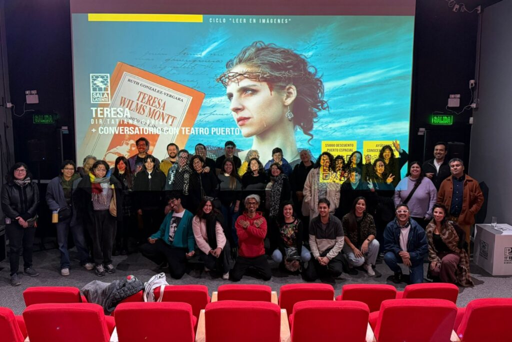 Fotografía del conversatorio realizado en Sala Latente