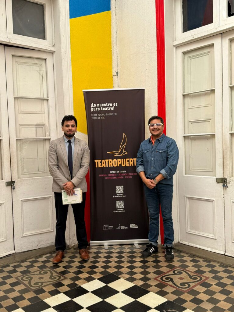 Fotografía de la visita del Seremi de las Culturas de la Región de Coquimbo a Espacio La Gaviota
