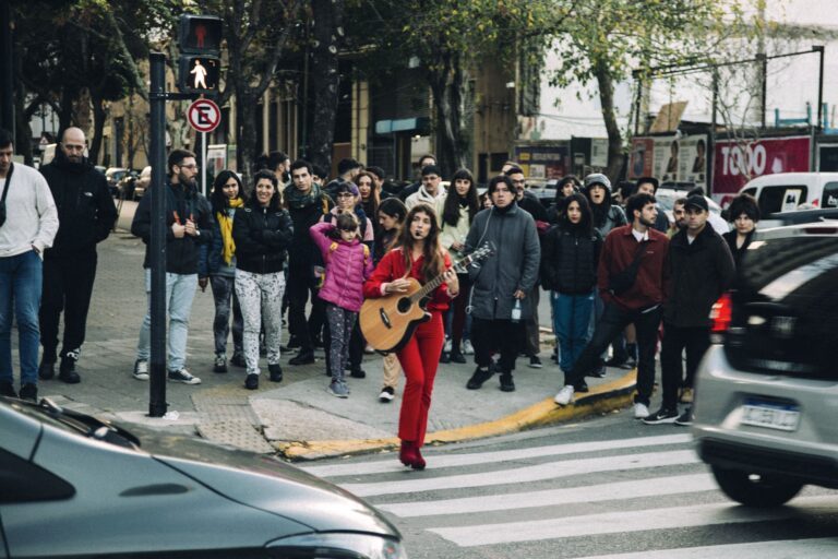 Fotografía de la obra argentina "Cinematique", la cual se presentará en la comuna de Ovalle por el Festival Internacional TeatroPuerto