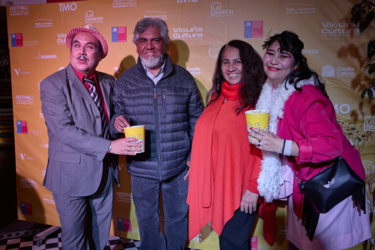 Fotografía del inicio de la ceremonia de inauguración en el Teatro Municipal de Ovalle