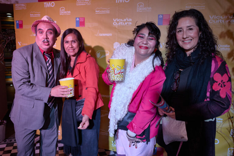 Fotografía del inicio de la ceremonia de inauguración en el Teatro Municipal de Ovalle
