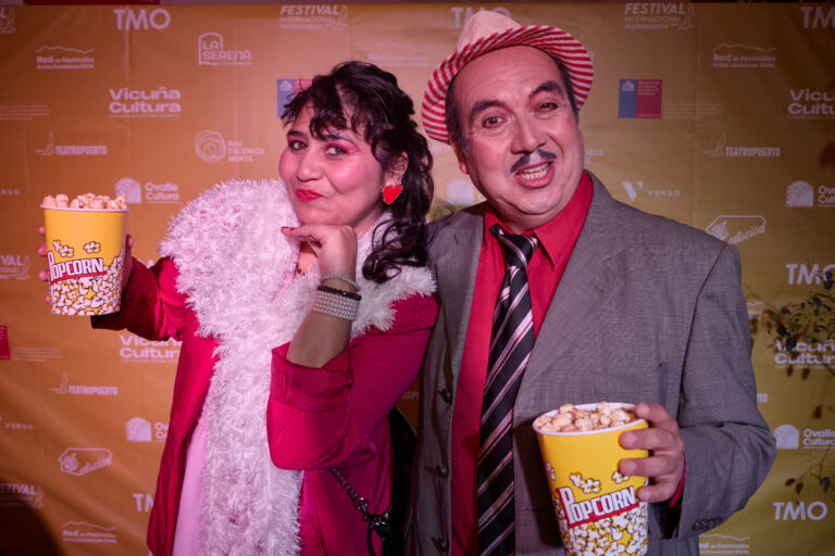Fotografía del inicio de la ceremonia de inauguración en el Teatro Municipal de Ovalle
