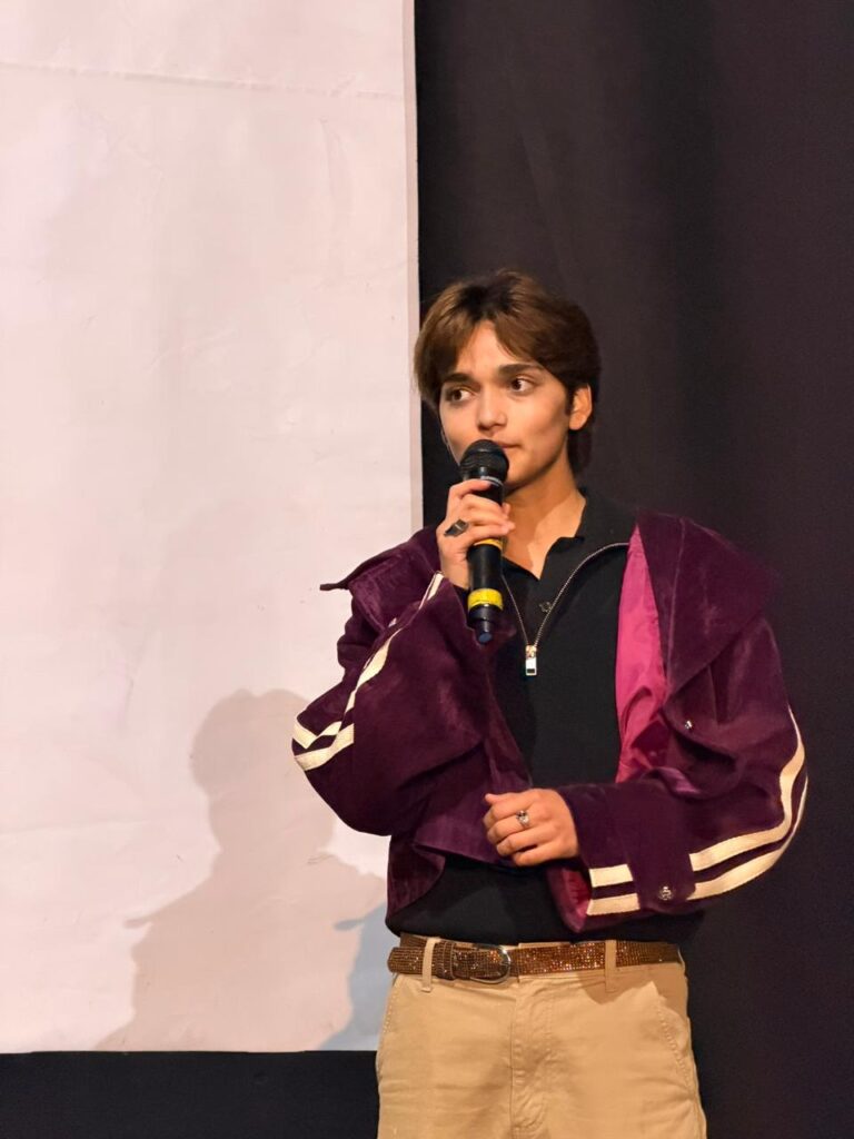 Fotografía de la actividad realizada por el Egreso 2026 de la Escuela TeatroPuerto
