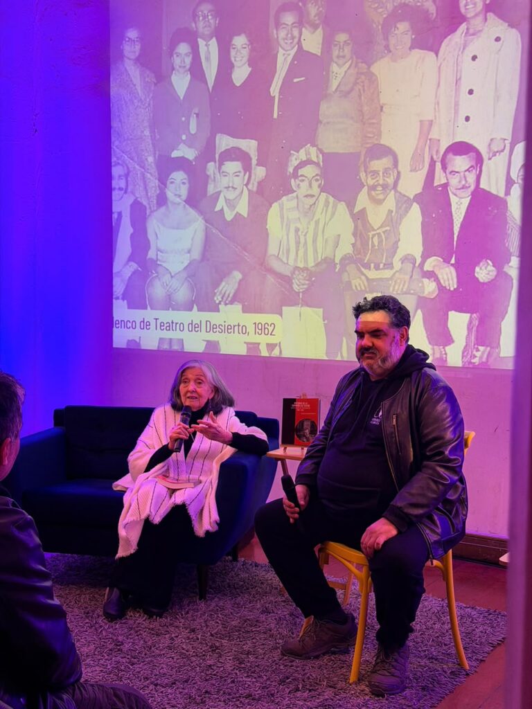 Fotografía de la presentación del libro “Historia del Teatro de la Universidad de Antofagasta 1962–2022”