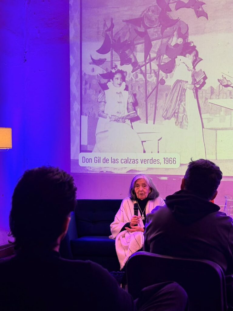 Fotografía de la presentación del libro “Historia del Teatro de la Universidad de Antofagasta 1962–2022”
