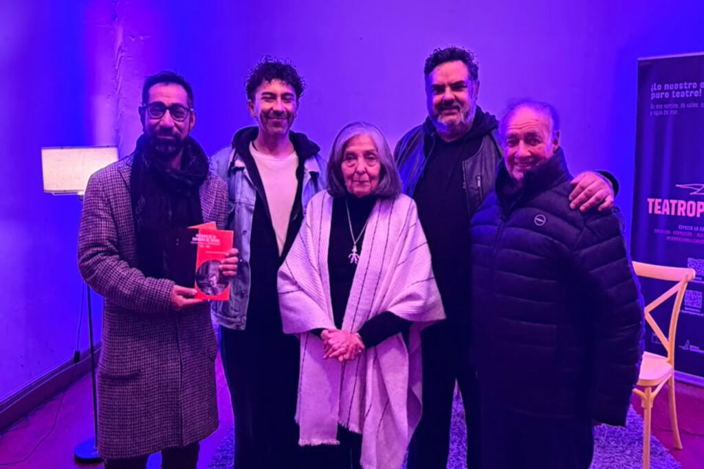 Fotografía de la presentación del libro sobre el teatro en la Universidad de Antofagasta
