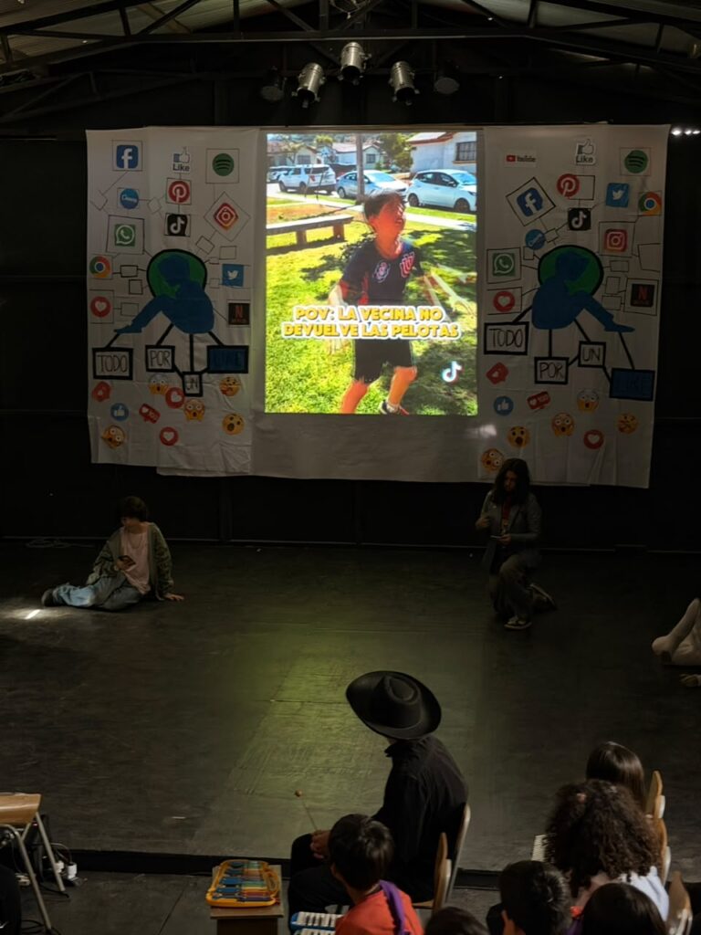 Fotografía de la obra "Todo po un like"