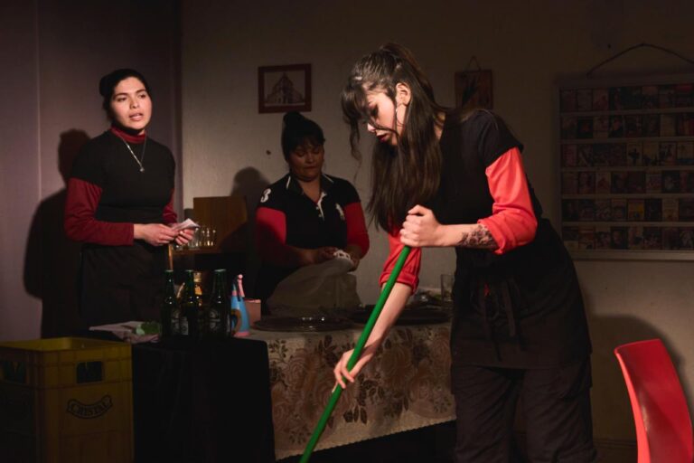 Fotografías de los exámenes presentados por los estudiantes de la Escuela TeatroPuerto