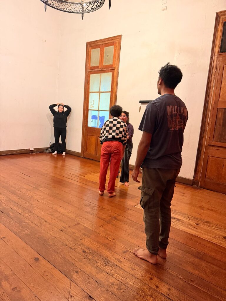 Fotografía del taller Mi voz en escena, de Estuario Creativo