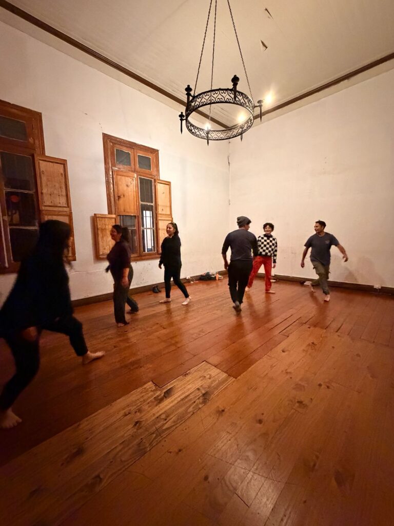 Fotografía del taller Mi voz en escena, de Estuario Creativo